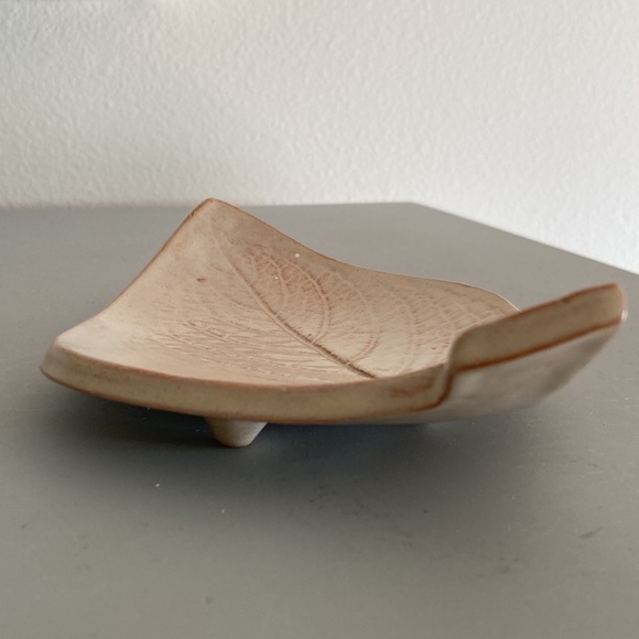Leaf Imprint Art Dish Studio Pottery Curved Plate with Feet Signed Soap Dish - Picture 5 of 13
